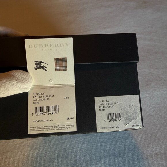 Burberry Nova Check Flip Flops and Plastic Swim Bag - Picture 8 of 12